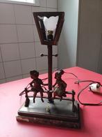 Lampe de table ancienne, Antiquités & Art, Antiquités | Éclairage, Enlèvement