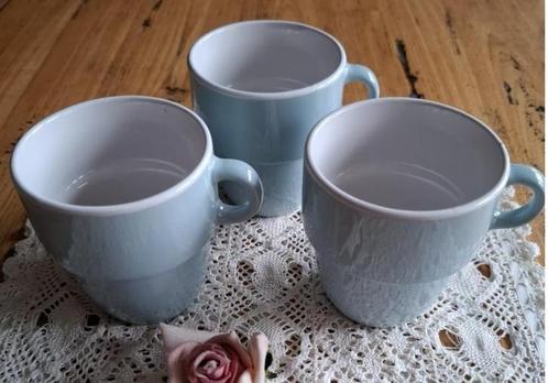 3 Lichtblauwe bekers /mokken, Huis en Inrichting, Keuken | Servies, Zo goed als nieuw, Kop(pen) en/of Schotel(s), Effen, Ophalen of Verzenden