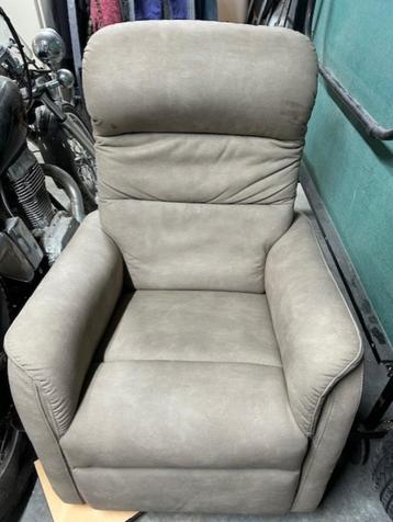FAUTEUIL VAN HET TYPE RELAX beschikbaar voor biedingen