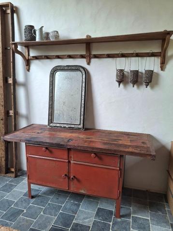 Mooie vintage werkbank/dressoir beschikbaar voor biedingen