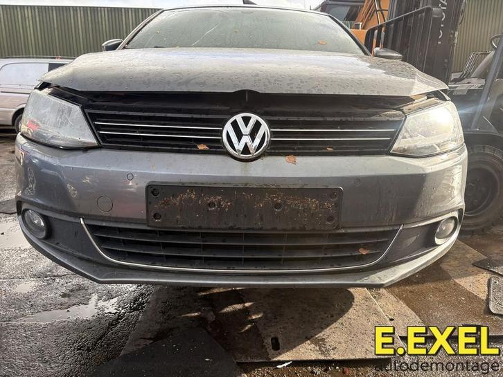 Voorbumper Volkswagen Jetta IV (162/16A) 2011-17 LD7X, Auto-onderdelen, Carrosserie, Bumper, Volkswagen, Voor, Gebruikt, Herkomst onderdeel bekend