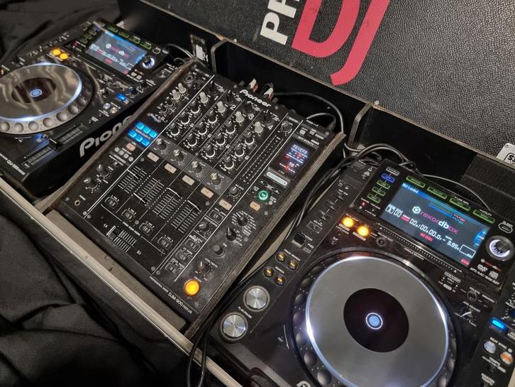 2 x CDJ2000NEXUS et DJM900NXS, Musique & Instruments, DJ sets & Platines, Utilisé, DJ-Set, Pioneer, Enlèvement