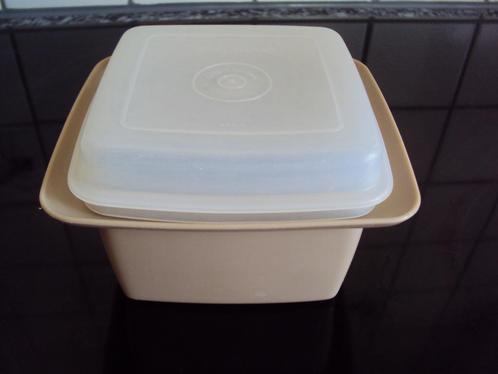 Tupperware, retro bruin-beige vierkant doosje, Huis en Inrichting, Keuken | Tupperware, Gebruikt, Bruin, Ophalen of Verzenden