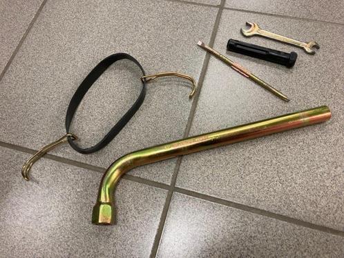 Outils pour roue de secours d'origine (NOS) VW GOLF GTI 2, Auto-onderdelen, Overige Auto-onderdelen, Volkswagen, Nieuw, Ophalen of Verzenden
