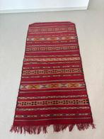 Tapis berbere marocain 100% a la main, Maison & Meubles, Ameublement | Tapis & Moquettes, Enlèvement ou Envoi, Comme neuf