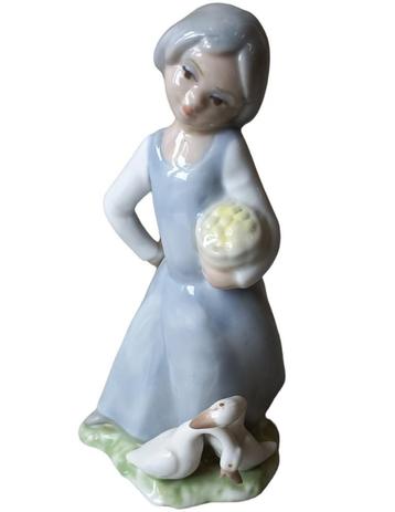 Lladro stijl meisje met ganzen disponible aux enchères