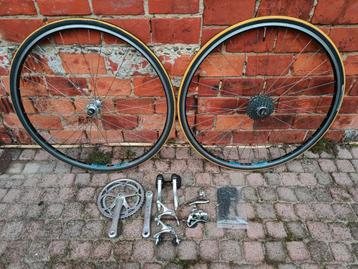 Volledige campagnolo veloce 9speed groepset te koop!! beschikbaar voor biedingen