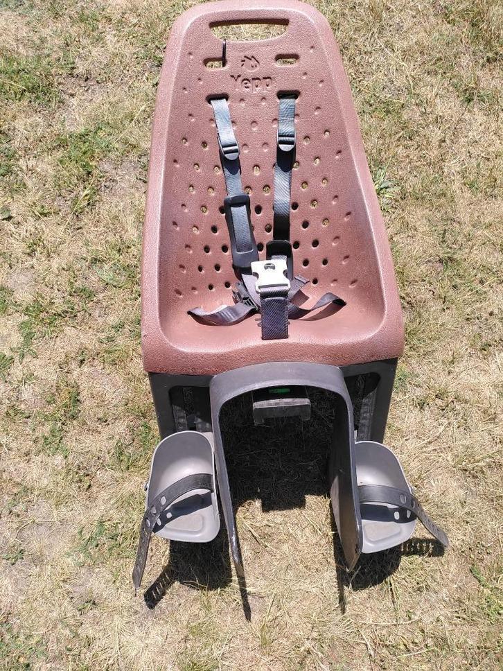 YEPP maxi fietsstoel achterzitje bruin, Vélos & Vélomoteurs, Accessoires vélo | Sièges de vélo, Siège arrière, 22 à 36 kg, Repose-pieds