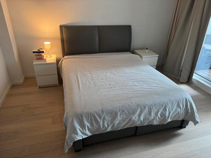 Lit + matelas de haute qualité – excellent état – 98 €, Antiek en Kunst, Antiek | Meubels | Bedden, Ophalen