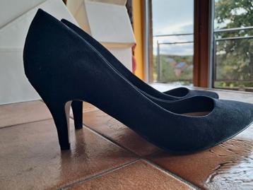Paar stilettopompen P 41 beschikbaar voor biedingen