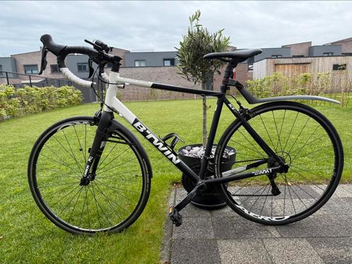 B-Twin koersfiets, Fietsen en Brommers, Fietsen | Racefietsen, Gebruikt, Heren, Overige merken, Meer dan 20 versnellingen, 28 inch