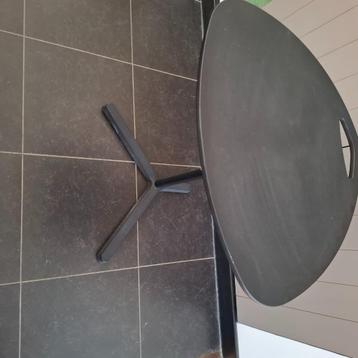 Laptop tafel beschikbaar voor biedingen