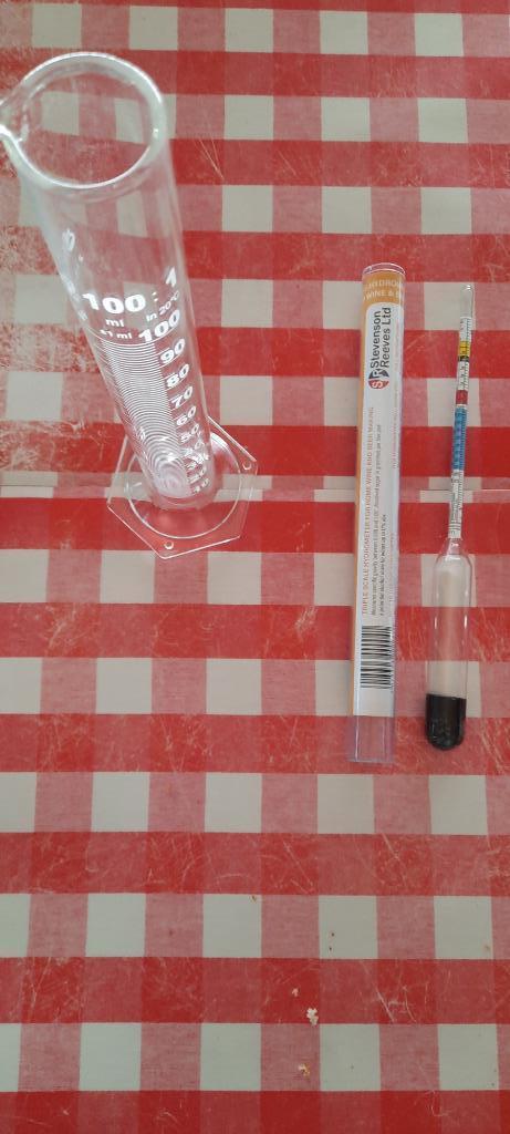 hydrometer + 100 ml tube, bepaling suiker in wijn-en biersap, Collections, Vins, Neuf, Autres types, Enlèvement ou Envoi