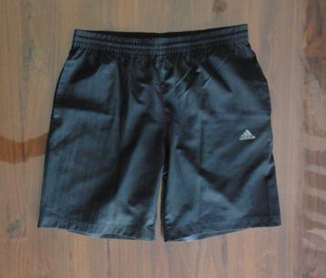 twee sport shorts (ATHLETICS & adidas) beschikbaar voor biedingen