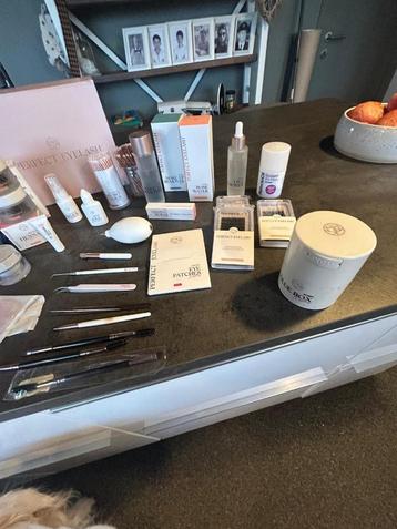 Perfect Eyelash producten voor wimperextensions en lash volu beschikbaar voor biedingen