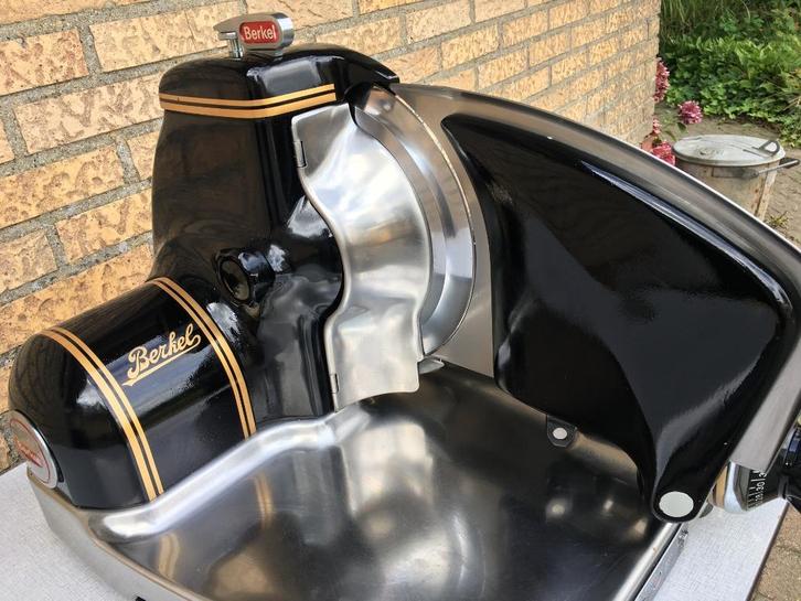Berkel 834 snijmachine evt met bij passende weegschaal !!!, Zakelijke goederen, Horeca | Keukenapparatuur, Bakkerij en Slagerij