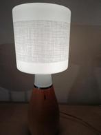 Lampe de table IKEA 2011 lampe de bureau verre lait/bois, Verre, Enlèvement, Utilisé