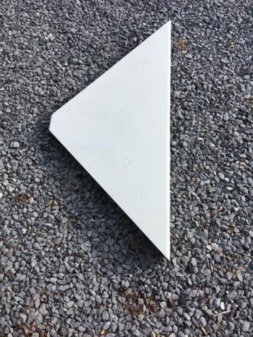 Metal/wood shelves beschikbaar voor biedingen
