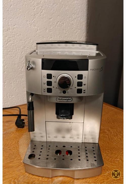 De Longhi Magnifica S, Elektronische apparatuur, Koffiezetapparaten, Zo goed als nieuw, Gemalen koffie, Koffiemachine, Stoompijpje