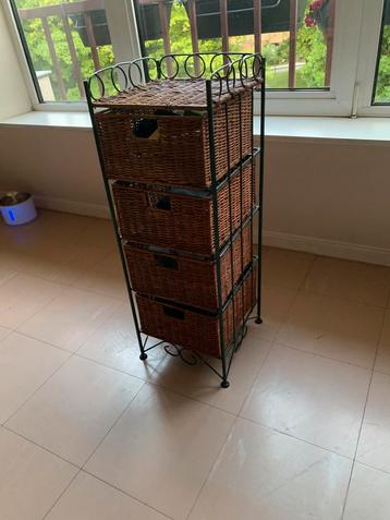 Commode en osier, Enlèvement