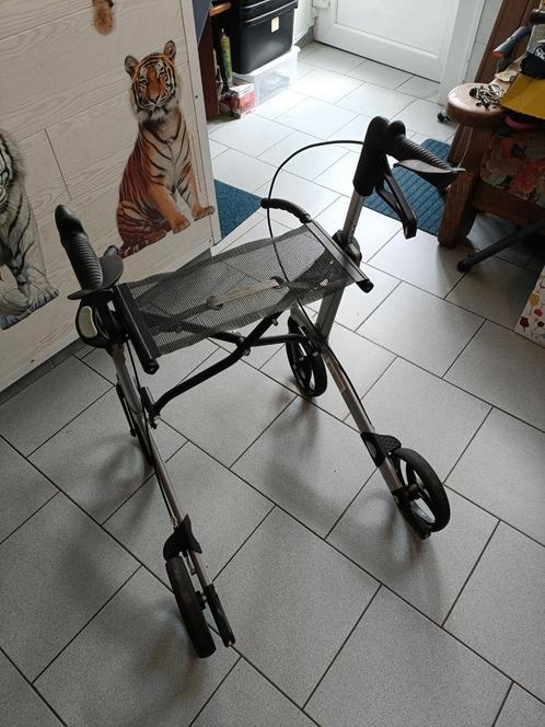 Tribune déambulateur pliable aluminium 4roues,freins+panier, Diversen, Rollators, Opvouwbaar, Ophalen