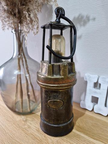 Ancienne lampe de mineur beschikbaar voor biedingen