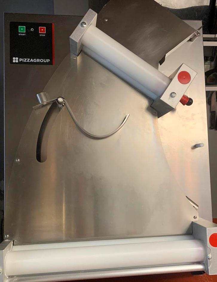 Pizzadeegroller + Werktafel, Zakelijke goederen, Horeca | Keukenapparatuur, Bakkerij en Slagerij, Gebruikt, Ophalen