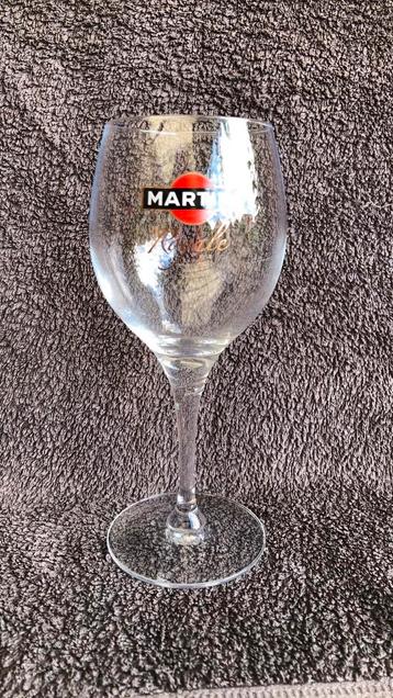 Martini 6 glazen op voet beschikbaar voor biedingen