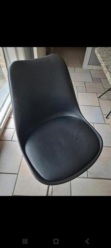 5 stoelen beschikbaar voor biedingen