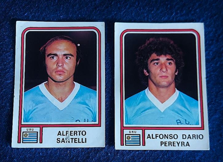 2 versch. Panini stickers voetbal ' WK Arg 1978 - Uruguay ', Hobby en Vrije tijd, Stickers en Plaatjes, Zo goed als nieuw, Meerdere stickers