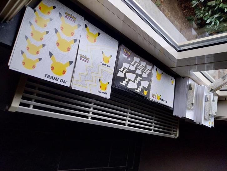lot accessoires van Pokemon, Hobby en Vrije tijd, Verzamelkaartspellen | Pokémon, Zo goed als nieuw, Ophalen