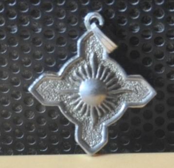 pendentif croix solaire (x2055) beschikbaar voor biedingen