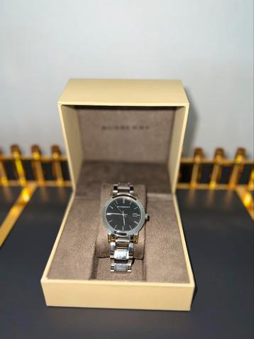 Burberry Horloge Quartz beschikbaar voor biedingen