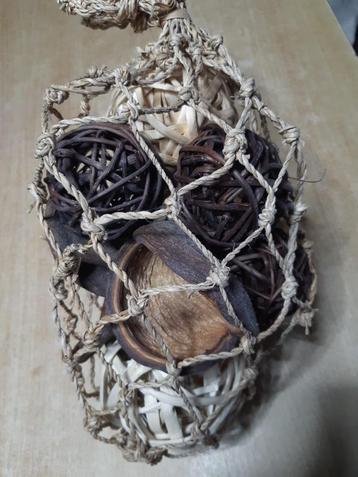 Objet décoratif - sac en corde avec boules et coquilles beschikbaar voor biedingen