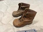 Anciennes paire de chaussures en cuir enfant, Antiquités & Art, Enfants