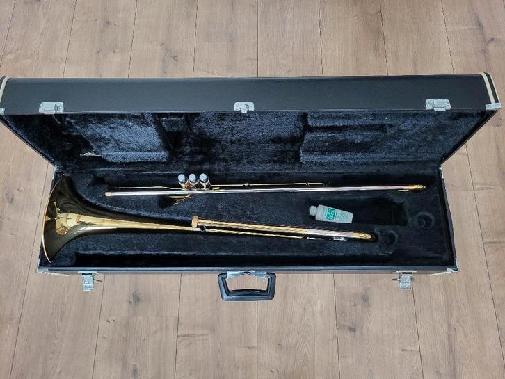 Yamaha YSL-354V Tenor ventieltrombone Bb, Muziek en Instrumenten, Blaasinstrumenten | Trombones, Zo goed als nieuw, Tenor, Met koffer