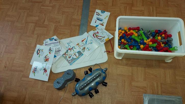 Speelgoed om verschillende figuurtjes te maken. Met afstan, Enfants & Bébés, Jouets | Blocs de construction, Comme neuf, Enlèvement