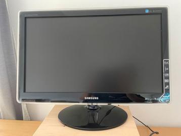 Monitor Samsung + Toetsenbord + muis Zéér Weinig Gebruikt️ beschikbaar voor biedingen