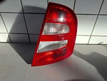 Achterlicht rechts van een Skoda Fabia beschikbaar voor biedingen