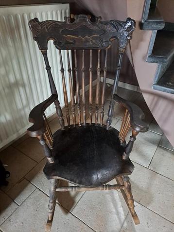 2 a 300 jaar Houten antieke schommelstoel