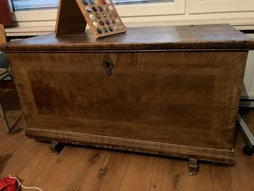 Houten Koffer  beschikbaar voor biedingen
