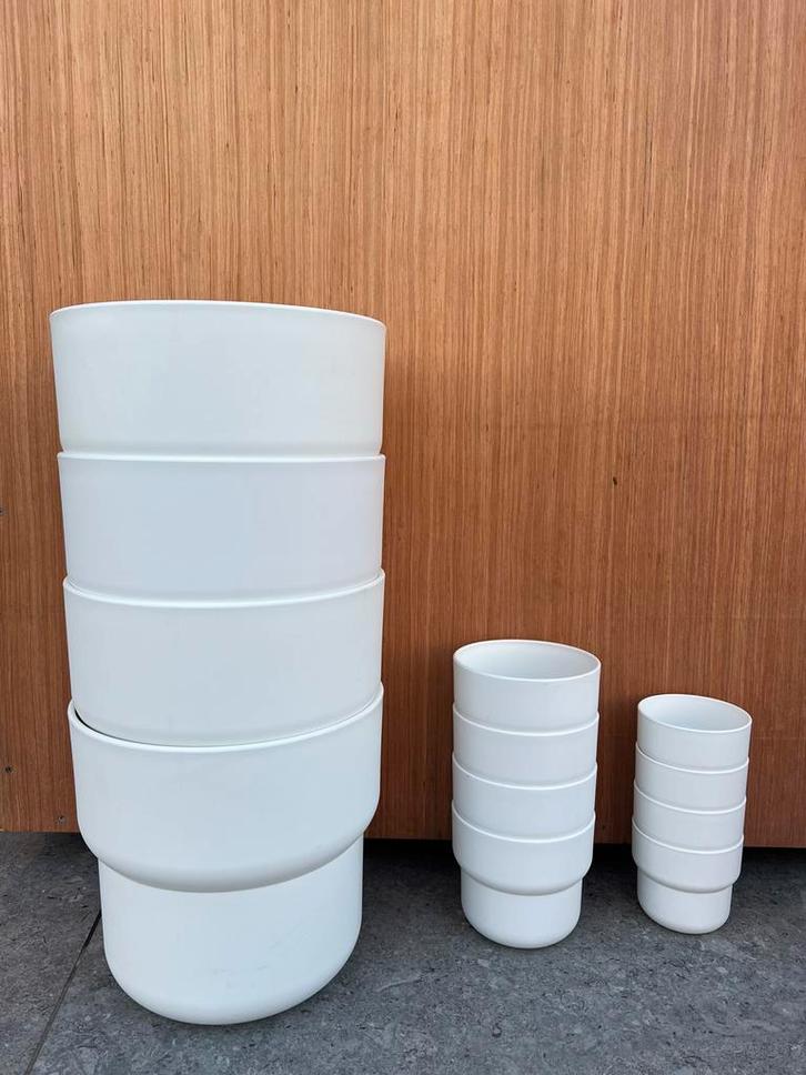 17 bloempotten witte en zwarte, Tuin en Terras, Bloembakken en Plantenbakken, Zo goed als nieuw, Ophalen