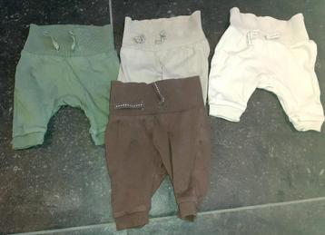 Baby 4 broeken C&A 56  beschikbaar voor biedingen