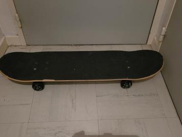 oxelo skateboards met zwarte wielen  beschikbaar voor biedingen