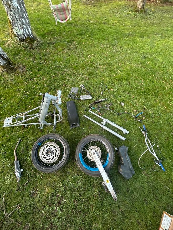 Pièces derbi senda et drd 50 / moto, Vélos & Vélomoteurs, Pièces de cyclomoteur | Général, Cadre, Enlèvement ou Envoi