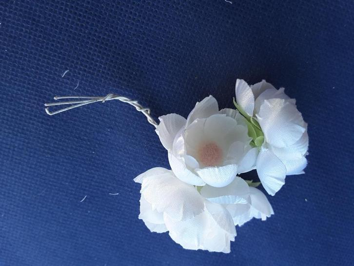 petit bouquet de 4 fleurs blanche coeur rose feuille verte, Hobby & Loisirs créatifs, Couture & Fournitures, Neuf, Enlèvement ou Envoi