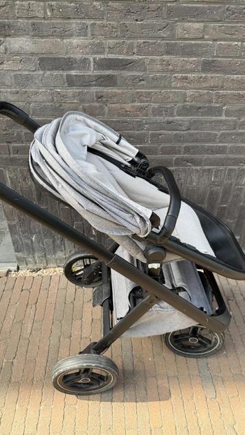 Dubatti 2 in 1 Kinderwagen beschikbaar voor biedingen