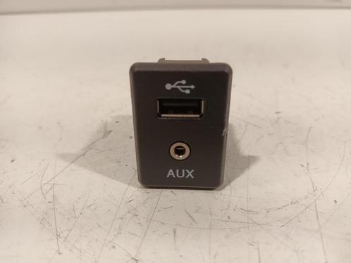 AUX POORT met usb Nissan Micra (K14) (795405504), Auto-onderdelen, Overige Auto-onderdelen, Nissan, Gebruikt