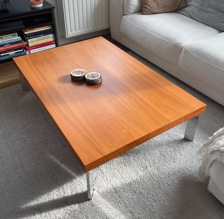 Houten salontafel met stalen poten, Huis en Inrichting, Tafels | Salontafels, Gebruikt, Minder dan 50 cm, 50 tot 100 cm, 100 tot 150 cm