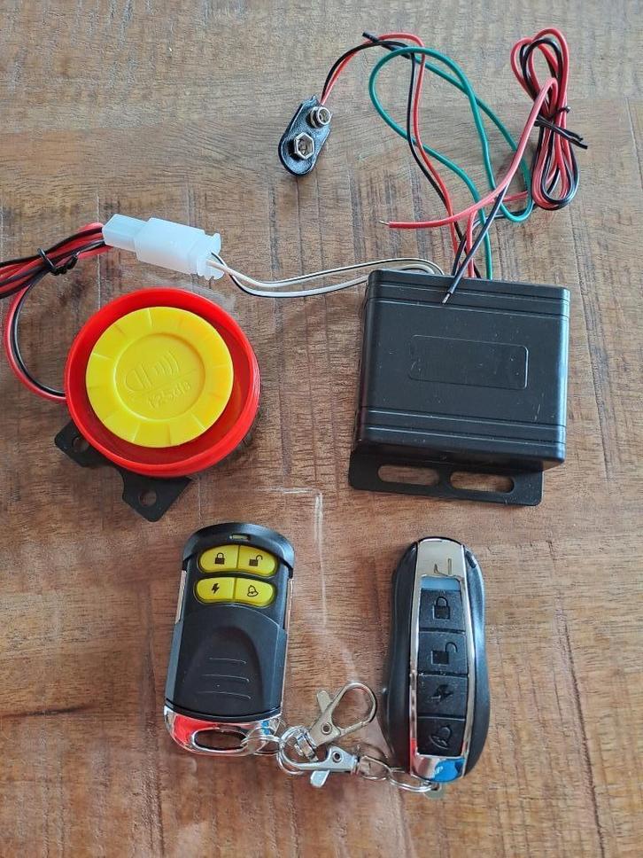 ALARME ANTIVOL POUR MOTO, SCOOTER, QUAD, VOITURE (possibilit, Motoren, Accessoires | Sloten, Nieuw, Ophalen